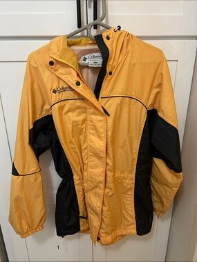 Vintage Columbia Sportswear PACKABLE Hooded Windbreaker